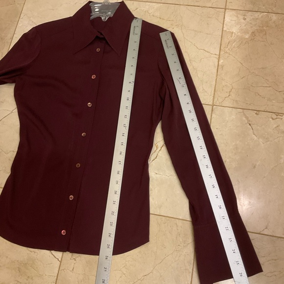 Gucci Long Sleeve Button Front, Fold Down Collar, Maroon Blouse, Size 44 / Small - Picture 14 of 14